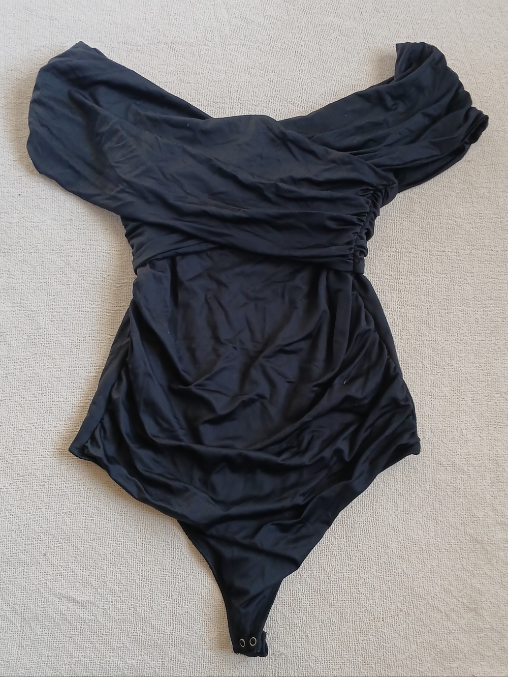 abercrombie off the shoulder ruched black bodysuit clean girl date night large